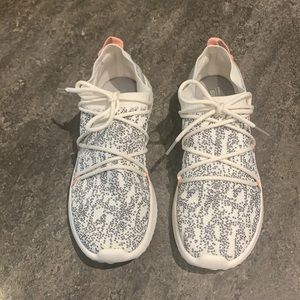 Adidas Cloudfoam Sneakers size 9.5!